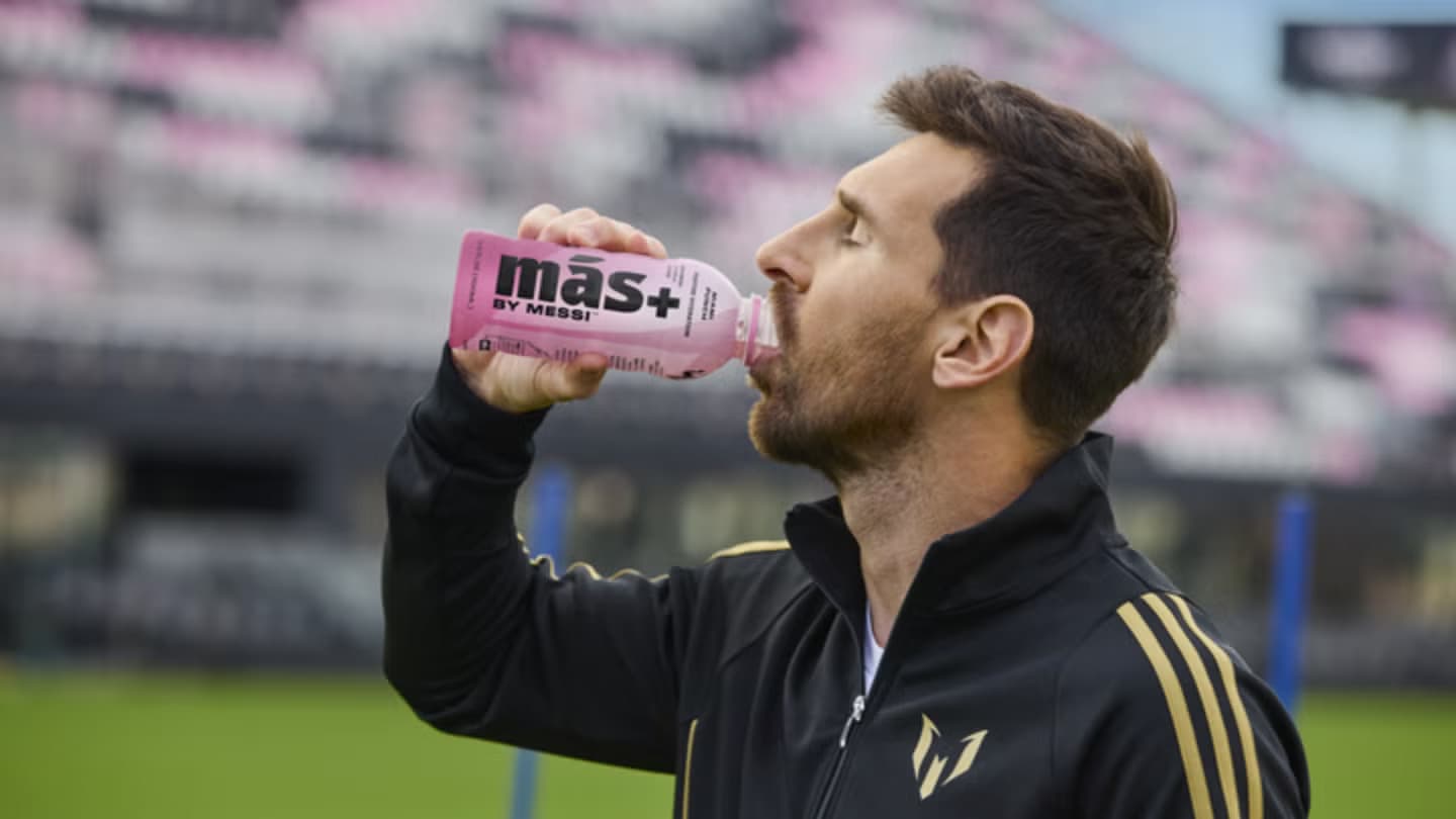 Messi and Más+ brand