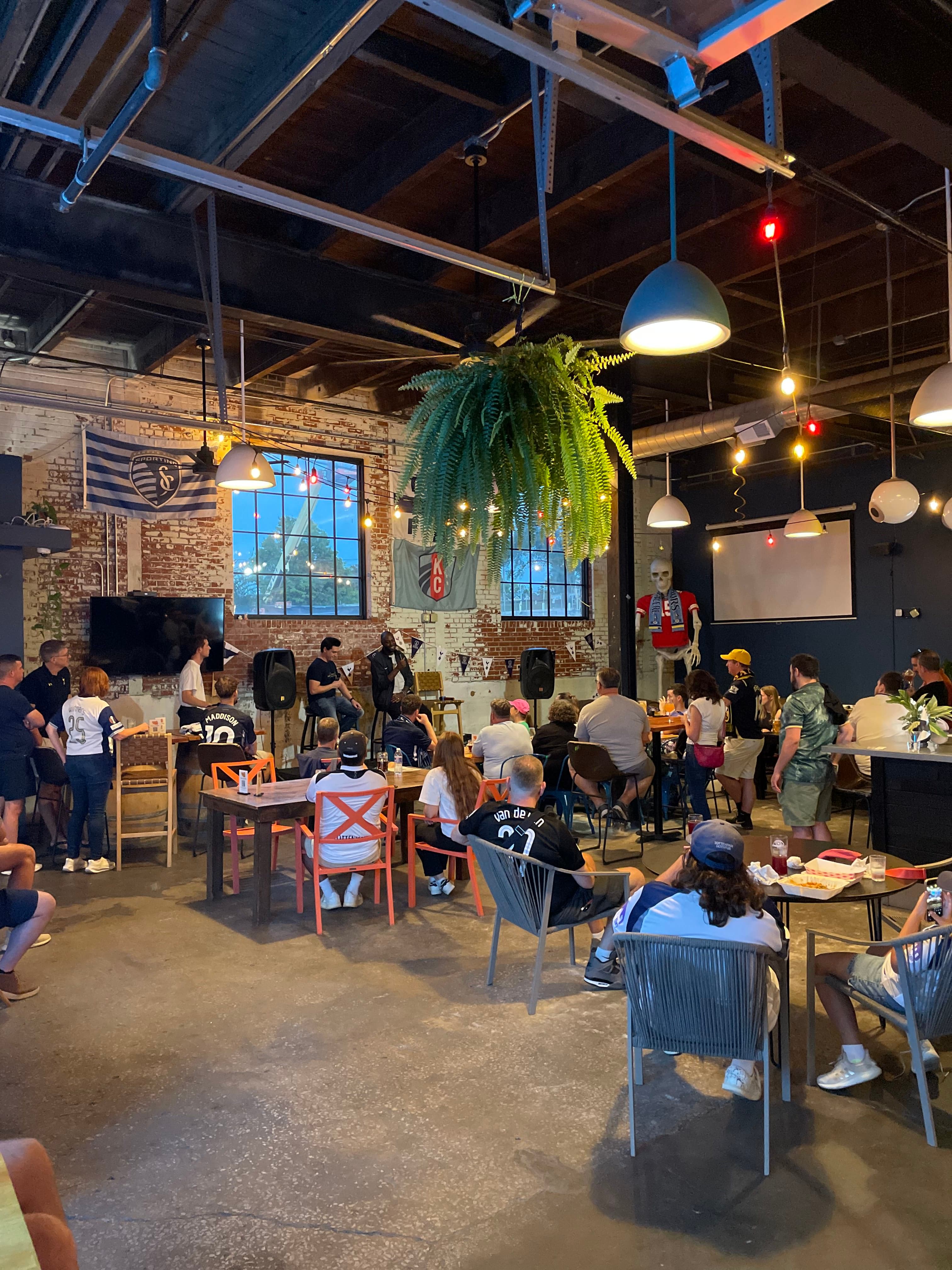Ledley King and Jermain Defoe with Spurs Kansas City jersey